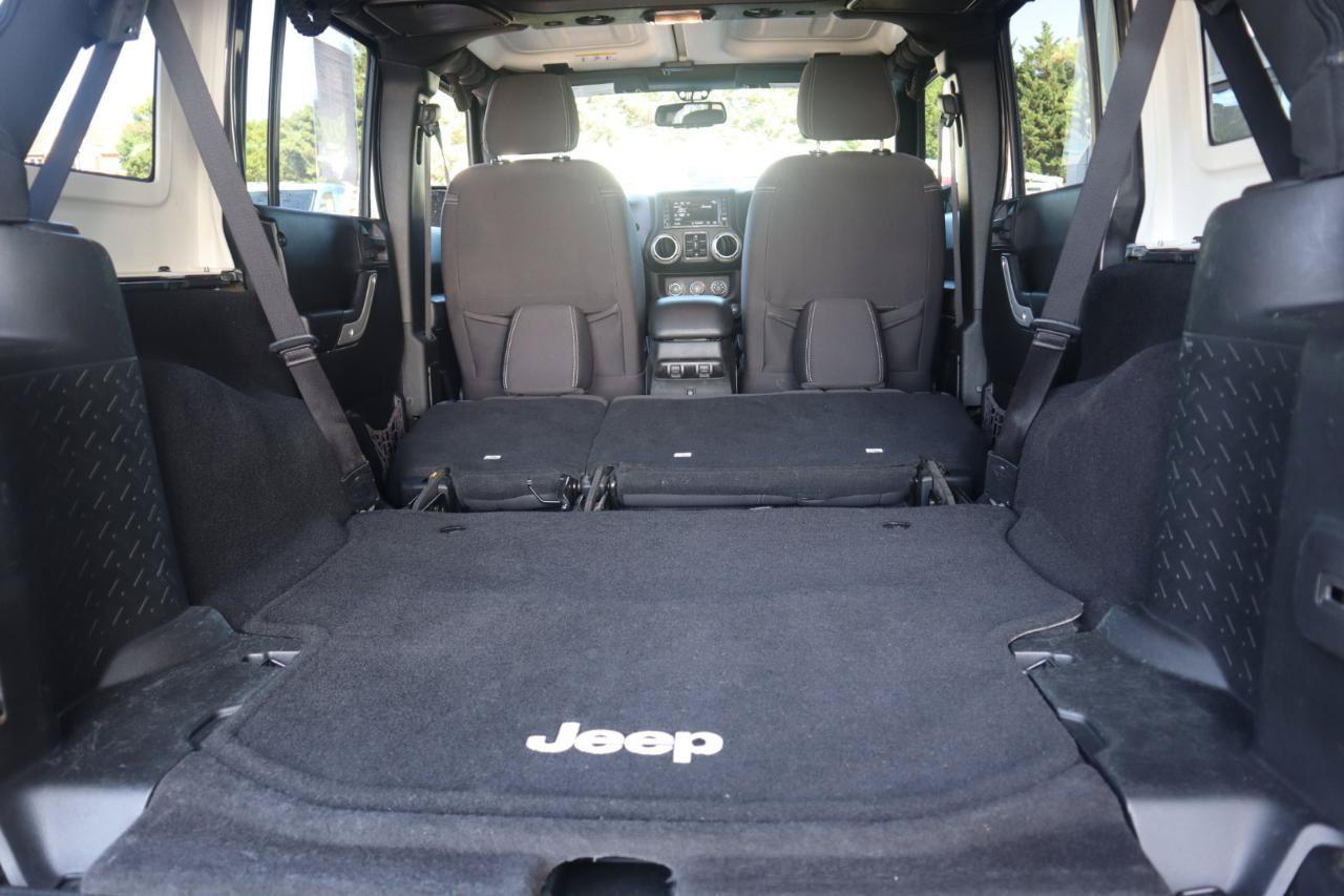 Used 2017 Jeep Wrangler Unlimited Rubicon w/ Cold Weather Group AWD/4WD image 54