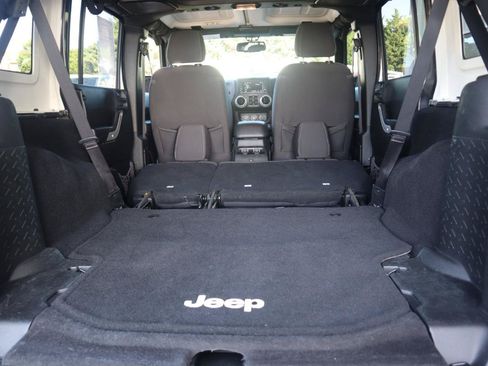Used 2017 Jeep Wrangler Unlimited Rubicon w/ Cold Weather Group AWD/4WD image 54