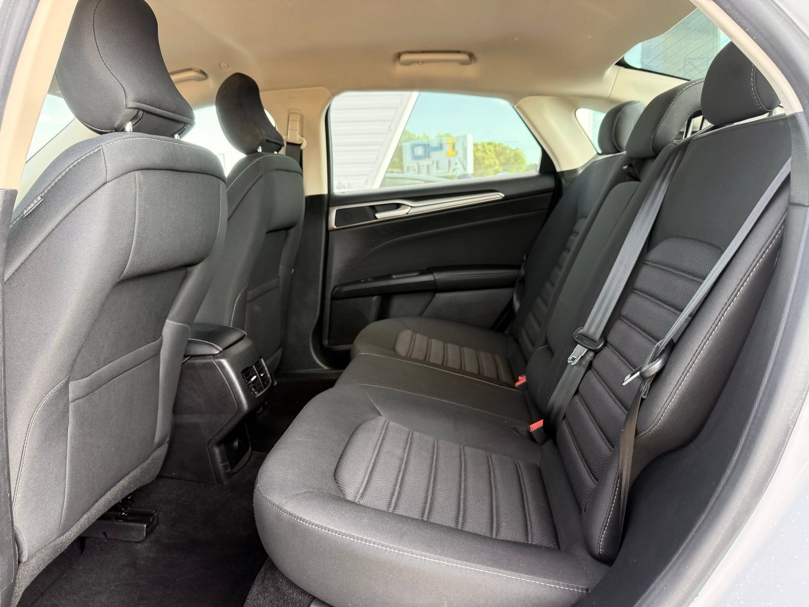 Used 2019 Ford Fusion SE FWD image 14