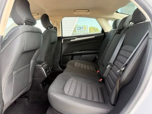 Used 2019 Ford Fusion SE FWD image 14