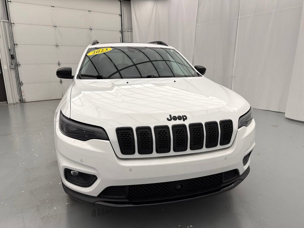 Used 2023 Jeep Cherokee Altitude Lux w/ Lux Elite Package AWD/4WD image 2