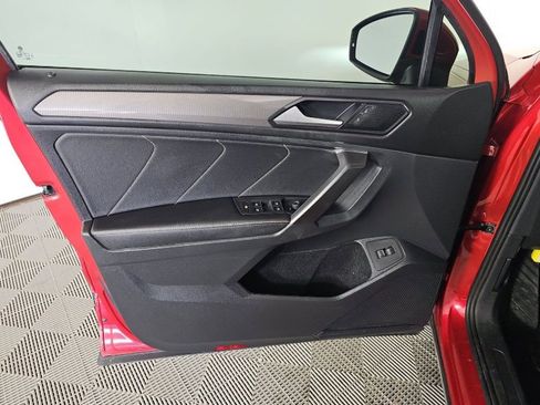 Used 2022 Volkswagen Tiguan SE image 10