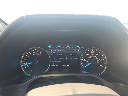 Used 2017 Ford F150 Platinum w/ Equipment Group 701A Luxury AWD/4WD image 12