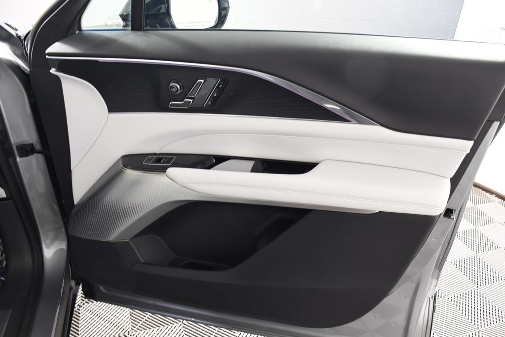 Used 2024 Cadillac Lyriq Luxury RWD image 17