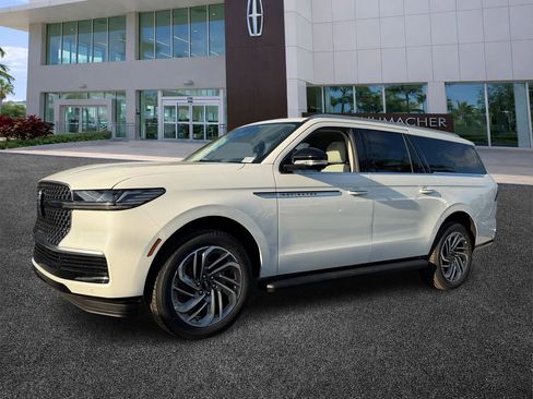 New 2026 Lincoln Navigator L Premier AWD/4WD image 3