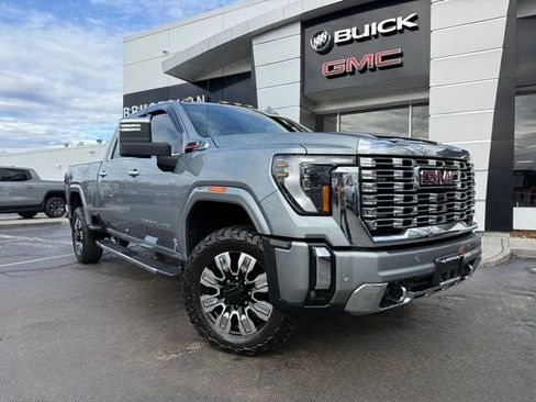 Used 2024 GMC Sierra 3500 Denali w/ Denali Reserve Package image 3