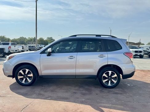 Used 2018 Subaru Forester 2.5i Premium w/ All-Weather Package image 9