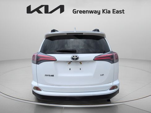 Used 2017 Toyota RAV4 LE FWD image 7