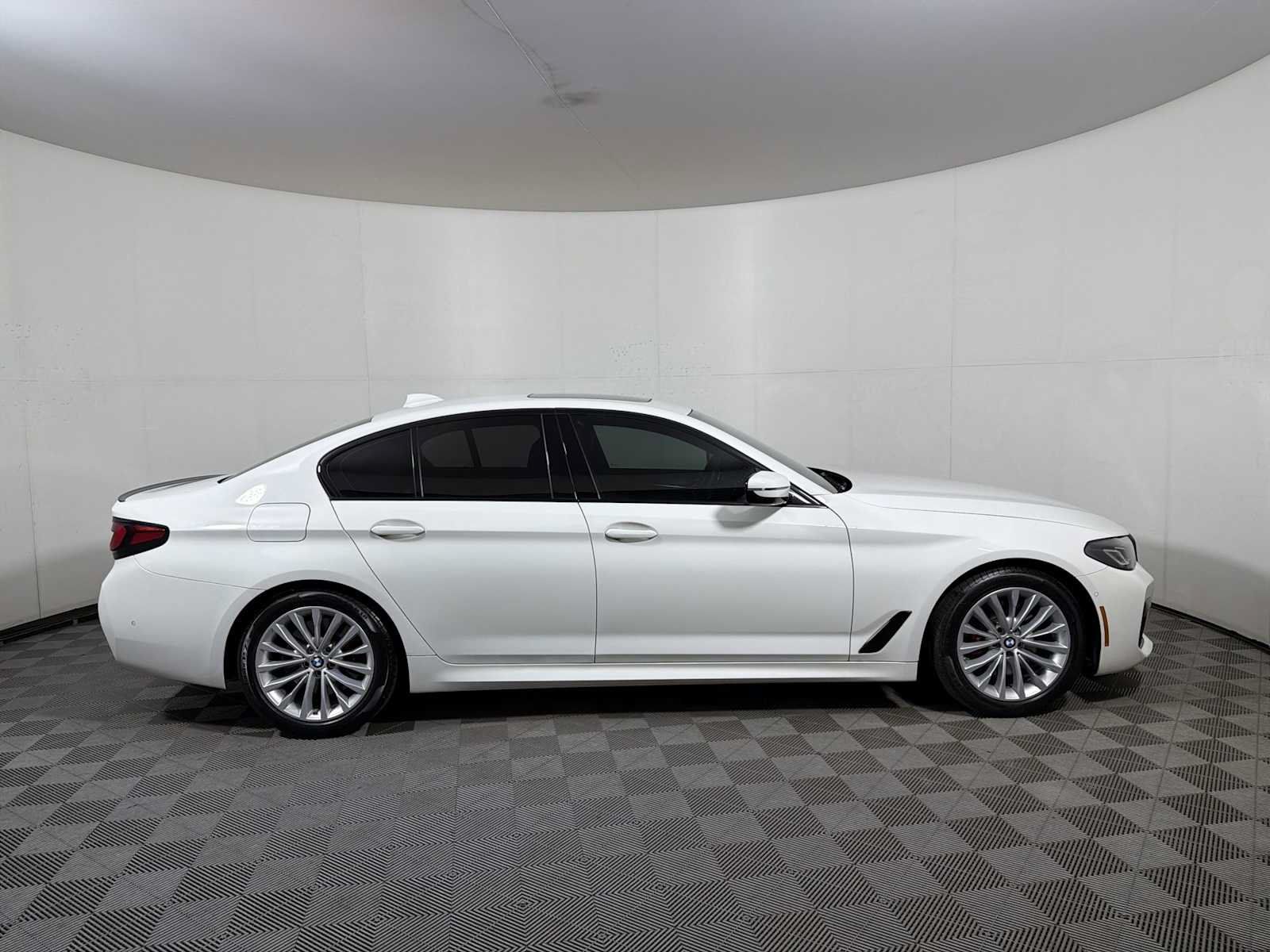 Used 2023 BMW 530i xDrive w/ M Sport Package AWD/4WD image 7