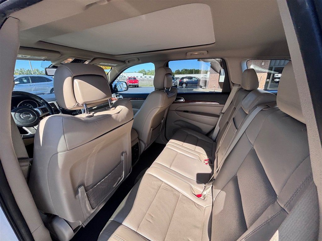 Used 2013 Jeep Grand Cherokee Limited w/ Luxury Group II AWD/4WD image 16