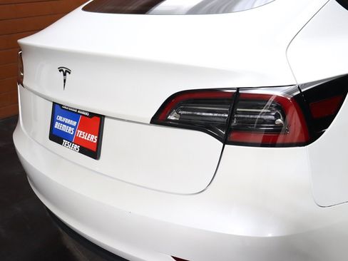 Used 2023 Tesla Model 3 Standard Range RWD image 12
