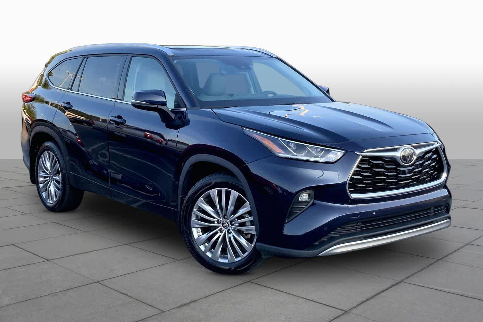 Used 2022 Toyota Highlander Platinum AWD/4WD image 3