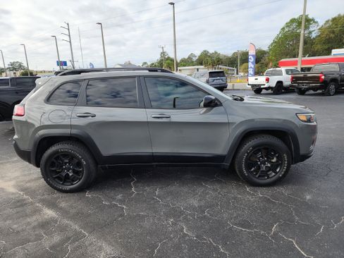 Used 2022 Jeep Cherokee Latitude w/ Sun & Sound Group image 3
