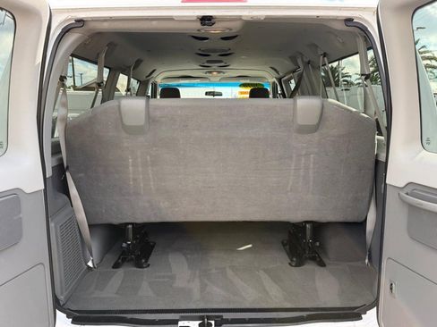Used 2010 Ford E-350 and Econoline 350 Super Duty Wagon image 38