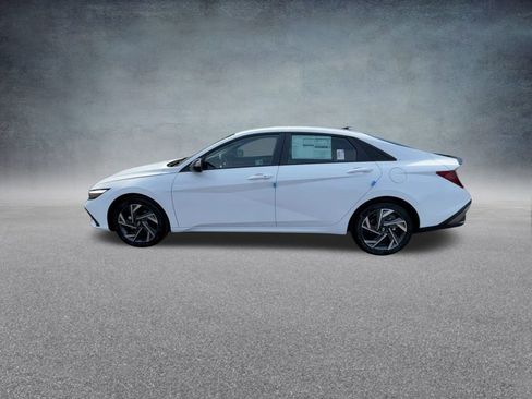 Used 2025 Hyundai Elantra Sport image 14
