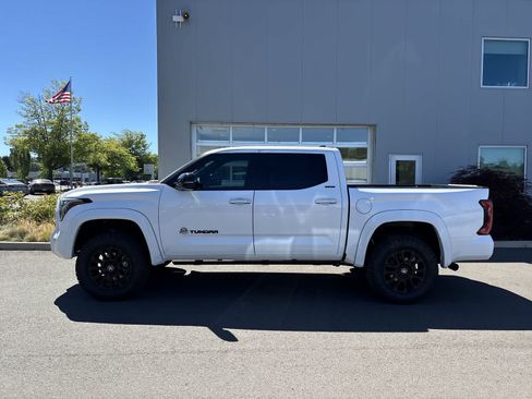 Used 2025 Toyota Tundra Limited AWD/4WD image 2