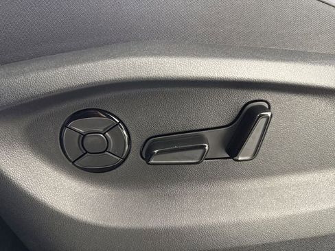 New 2026 Volkswagen Tiguan SE image 14