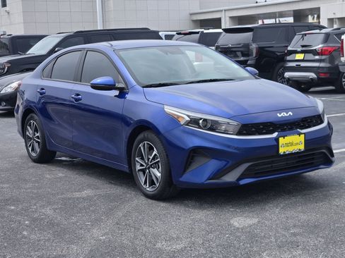 Used 2024 Kia Forte LXS w/ LXS Technology Package FWD image 3