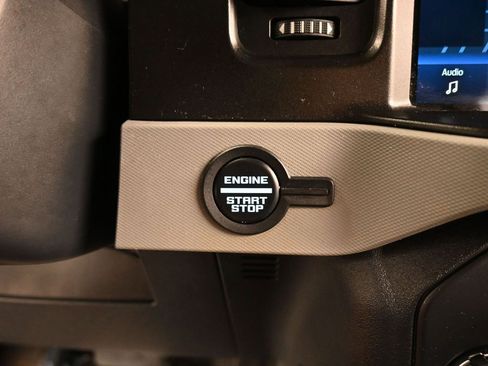 Used 2023 Ford Bronco Badlands image 15