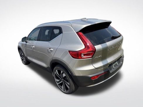 Used 2023 Volvo XC40 B5 Plus w/ Driver Assist Package AWD/4WD image 5