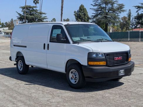 New 2026 GMC Savana 2500 w/ Driver Convenience Package RWD image 4