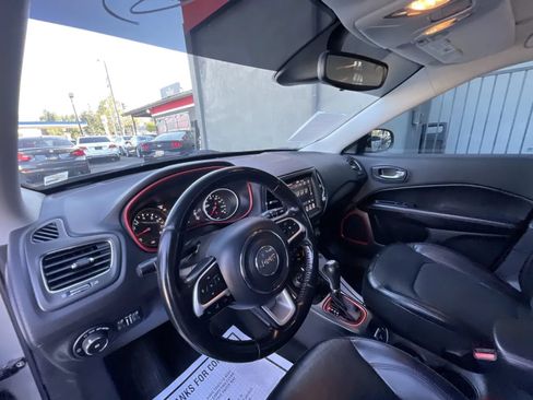 Used 2020 Jeep Compass Trailhawk AWD/4WD image 9