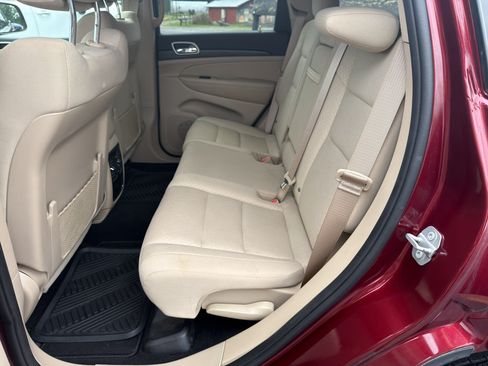 Used 2019 Jeep Grand Cherokee Laredo RWD image 21