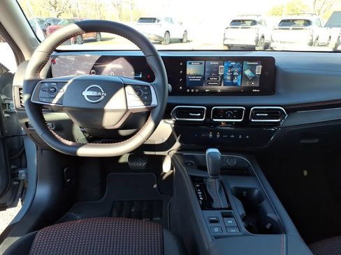 New 2026 Nissan Sentra SR w/ Floor Mat Package FWD image 7