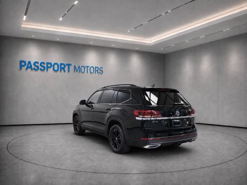 Used 2022 Volkswagen Atlas SE w/ Panoramic Sunroof Package FWD image 4