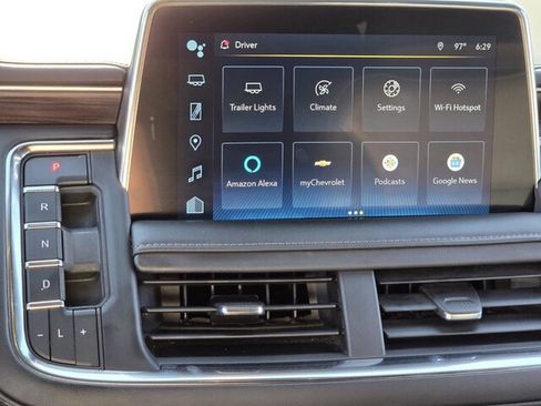 Used 2023 Chevrolet Suburban Z71 w/ Luxury Package AWD/4WD image 19