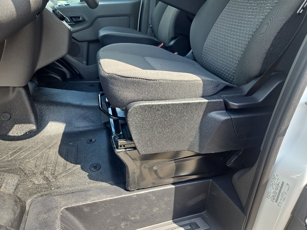 Used 2024 Ford E-Transit Low Roof RWD image 7