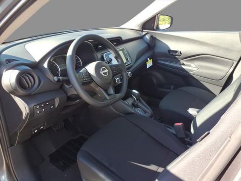 New 2025 Nissan Kicks Play S image 4