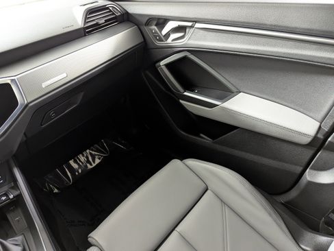 Certified 2025 Audi Q3 2.0T Premium image 11
