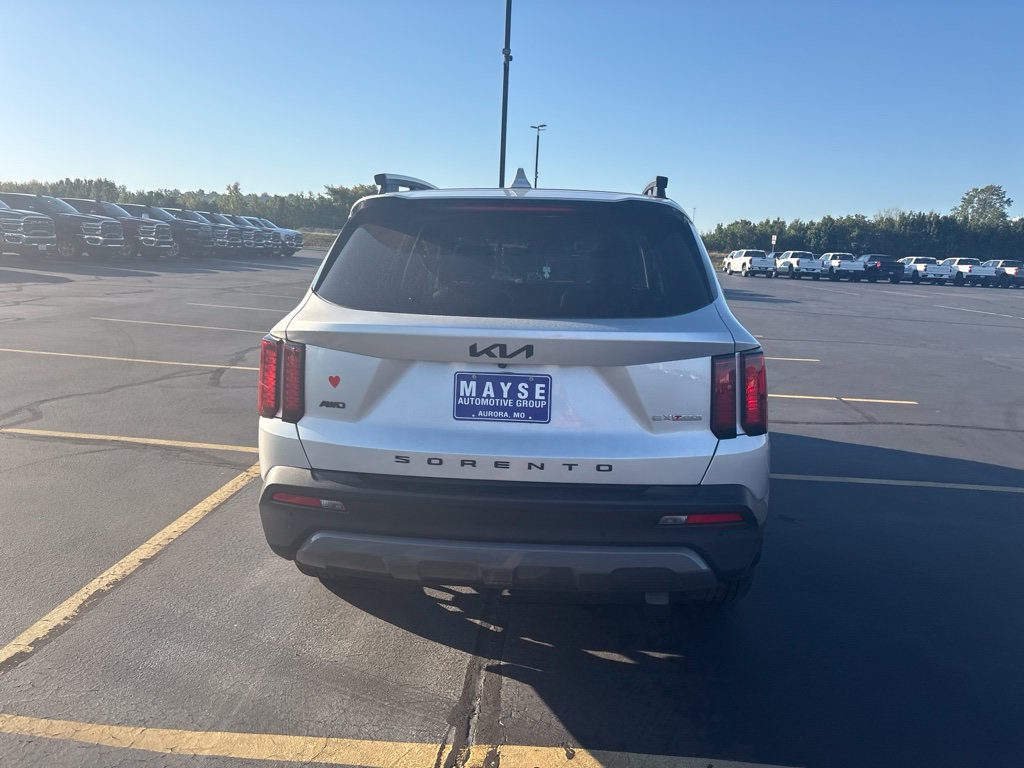 Used 2021 Kia Sorento EX w/ EX AWD X-Line Package image 13
