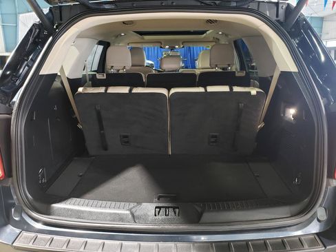 Used 2022 Ford Explorer XLT w/ Equipment Group 202A image 5