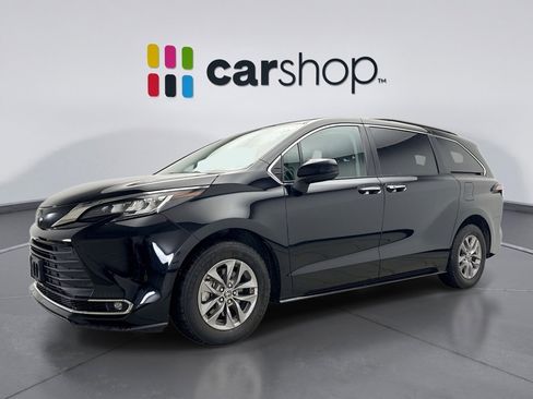 Used 2023 Toyota Sienna XLE image 1