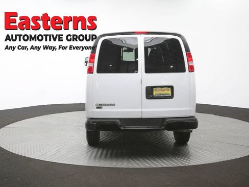 Used 2021 Chevrolet Express 3500 w/ Driver Convenience Package RWD image 33