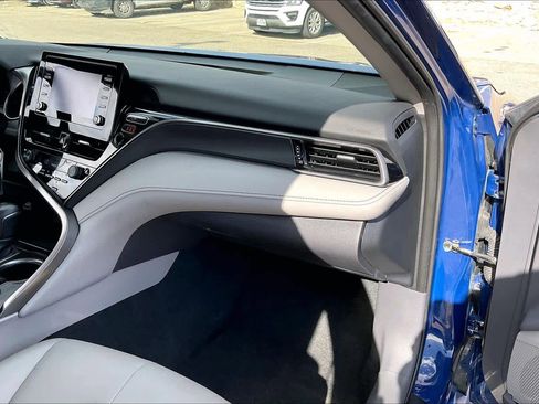 Used 2024 Toyota Camry SE image 18