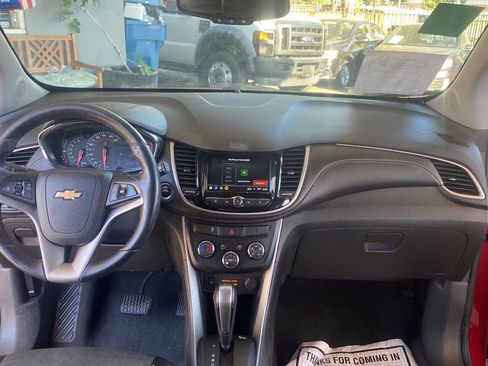 Used 2019 Chevrolet Trax LT w/ LT Convenience Package FWD image 10