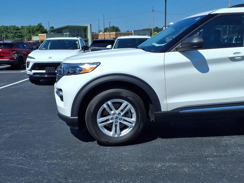Used 2024 Ford Explorer XLT w/ Equipment Group 202A AWD/4WD image 17