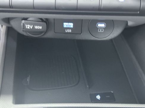 Certified 2025 Hyundai Elantra SEL FWD image 22