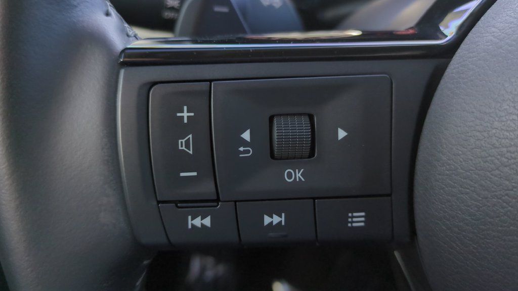 Certified 2024 Nissan Pathfinder SL FWD image 20