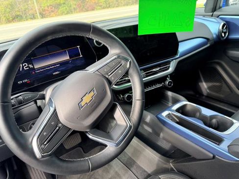 Used 2025 Chevrolet Equinox EV LT w/ Convenience Package image 10