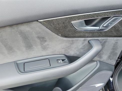 Used 2020 Audi SQ7 Premium Plus w/ Driver Assistance Package image 31