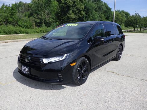 Used 2023 Honda Odyssey Sport image 1