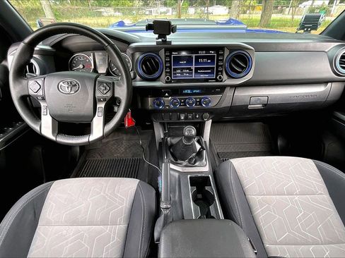 Used 2022 Toyota Tacoma TRD Off-Road image 7