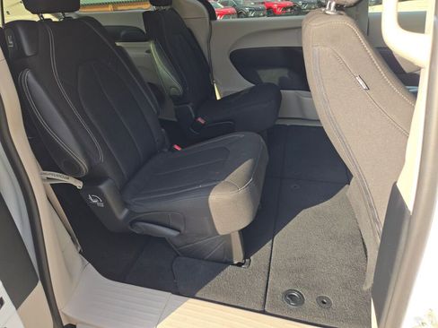 Used 2024 Chrysler Voyager LX FWD image 8