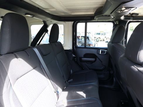 Used 2021 Jeep Wrangler Unlimited Islander image 18