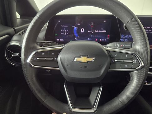 Used 2025 Chevrolet Equinox EV LT FWD image 16
