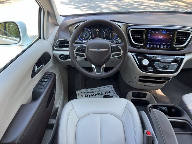 Used 2017 Chrysler Pacifica Touring-L w/ Tire & Wheel Group FWD image 31
